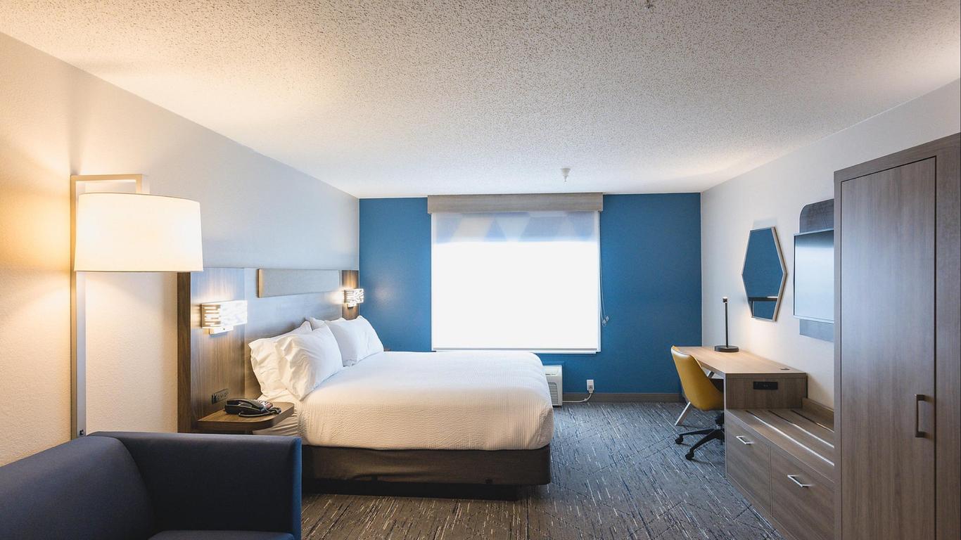 Holiday Inn Express & Suites Marquette, An IHG Hotel