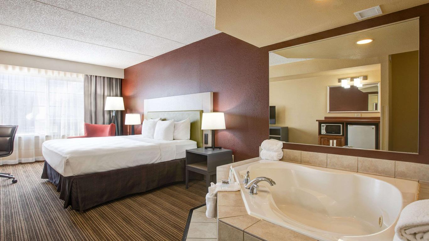 Comfort Inn and Suites St Paul Northeast