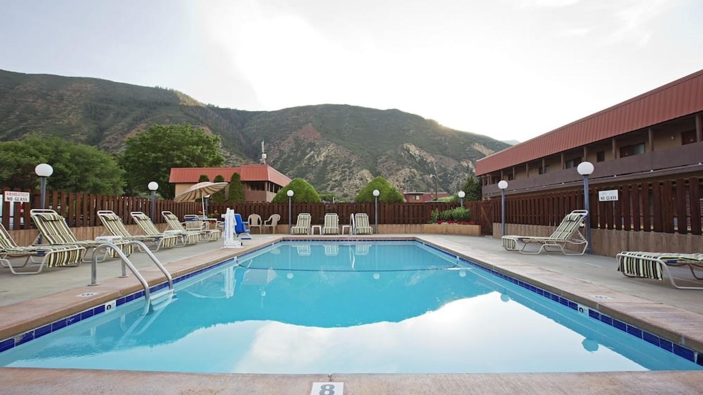 Glenwood Springs Cedar Lodge