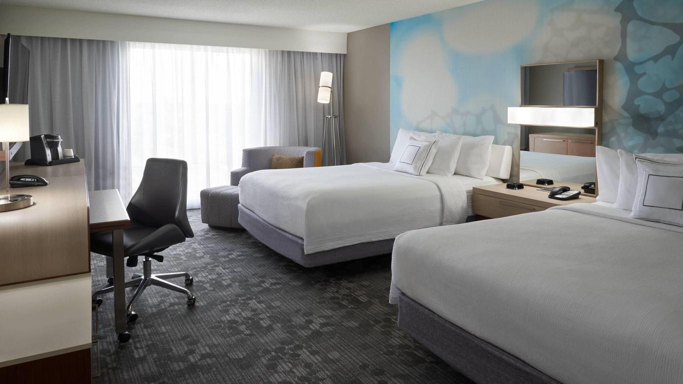 Courtyard by Marriott Toronto Airport