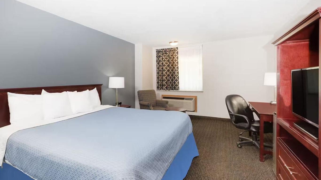 Days Inn by Wyndham West Des Moines