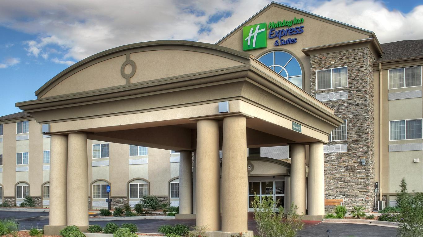 Holiday Inn Express & Suites Carlsbad