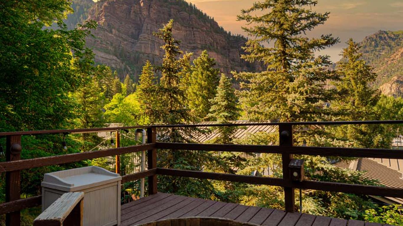 Box Canyon Lodge and Hot Springs